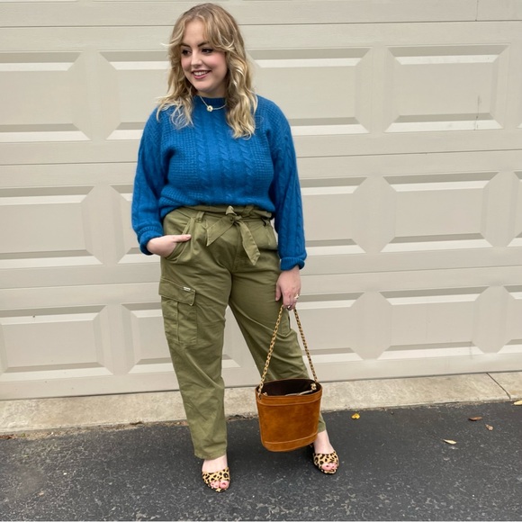 Meet your Posher, Gabriella - Picture 2 of 8